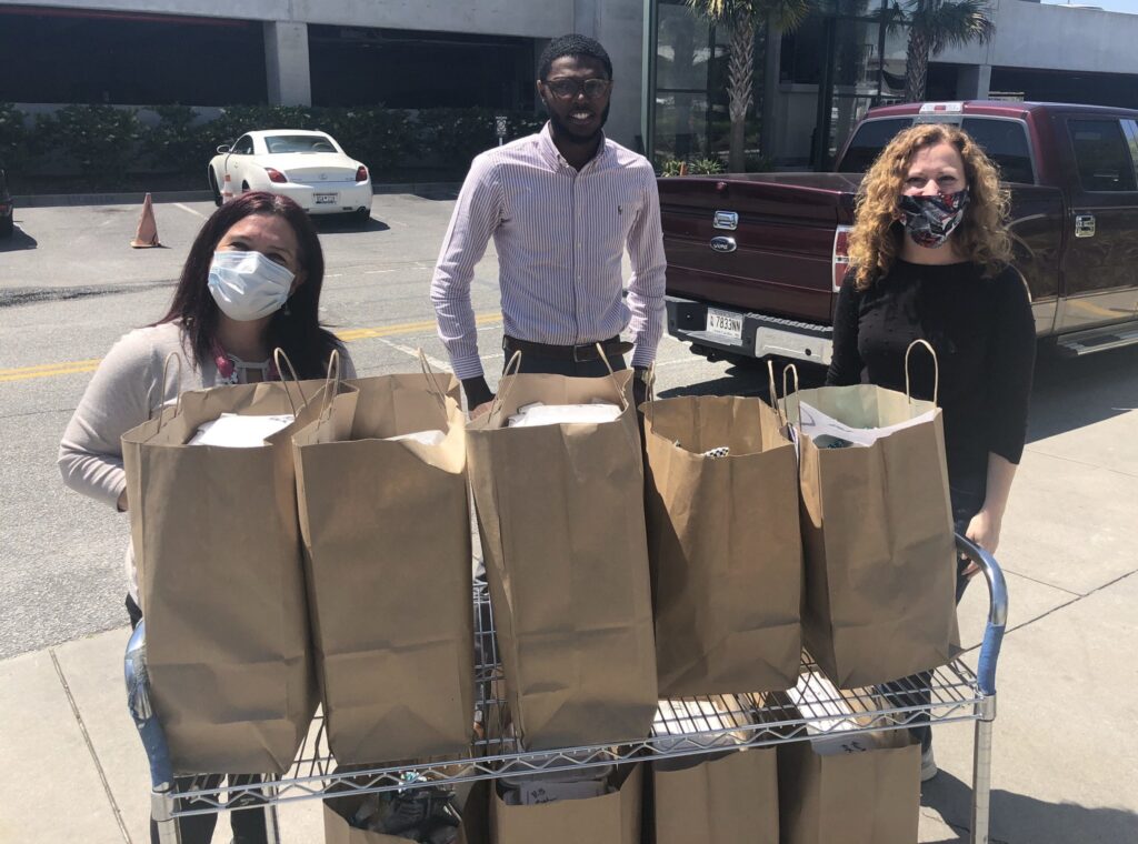 Kevin Jacques and Valerie Sessions delivering meals at the VA hospital