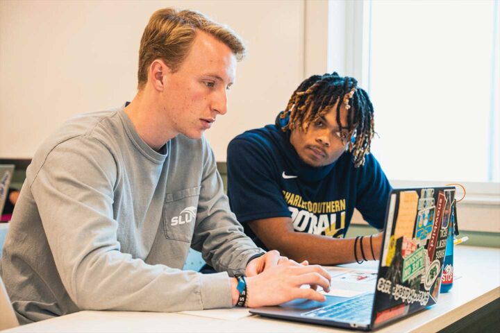 Two CSU students looking at a computer screen.